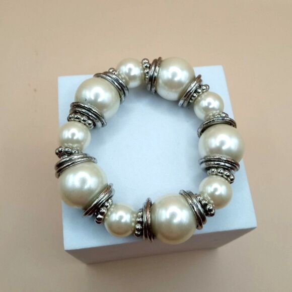 Vintage Faux Pearl with Fancy Silver Toned Spacers Stretchy Bracelet - Picture 4 of 5